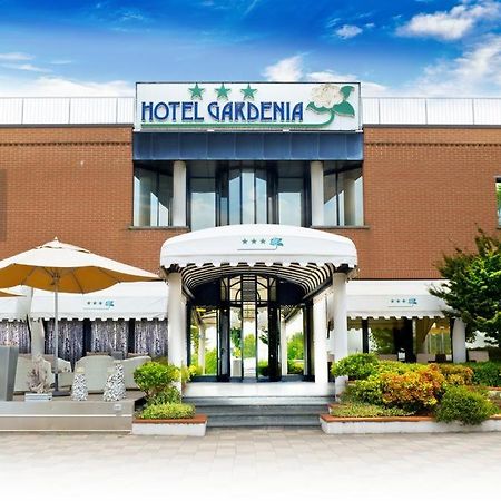 Hotel Gardenia Cermenate エクステリア 写真