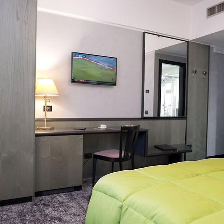 Hotel Gardenia Cermenate エクステリア 写真