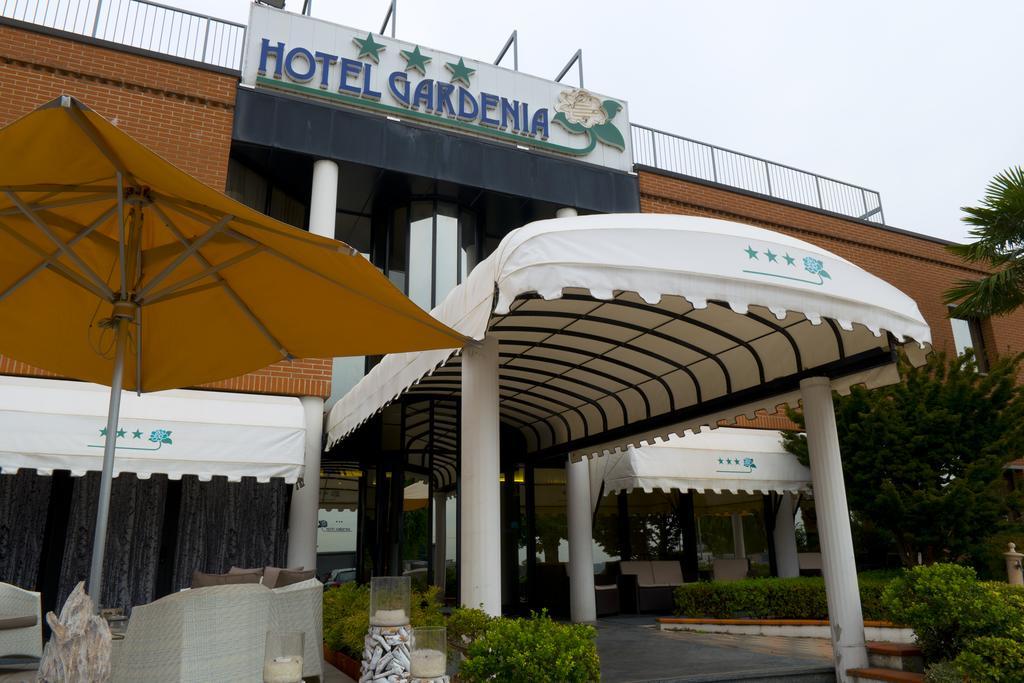 Hotel Gardenia Cermenate エクステリア 写真
