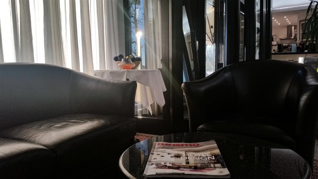Hotel Gardenia Cermenate エクステリア 写真