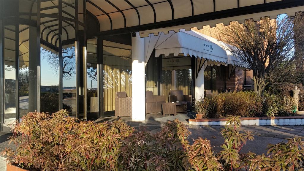 Hotel Gardenia Cermenate エクステリア 写真