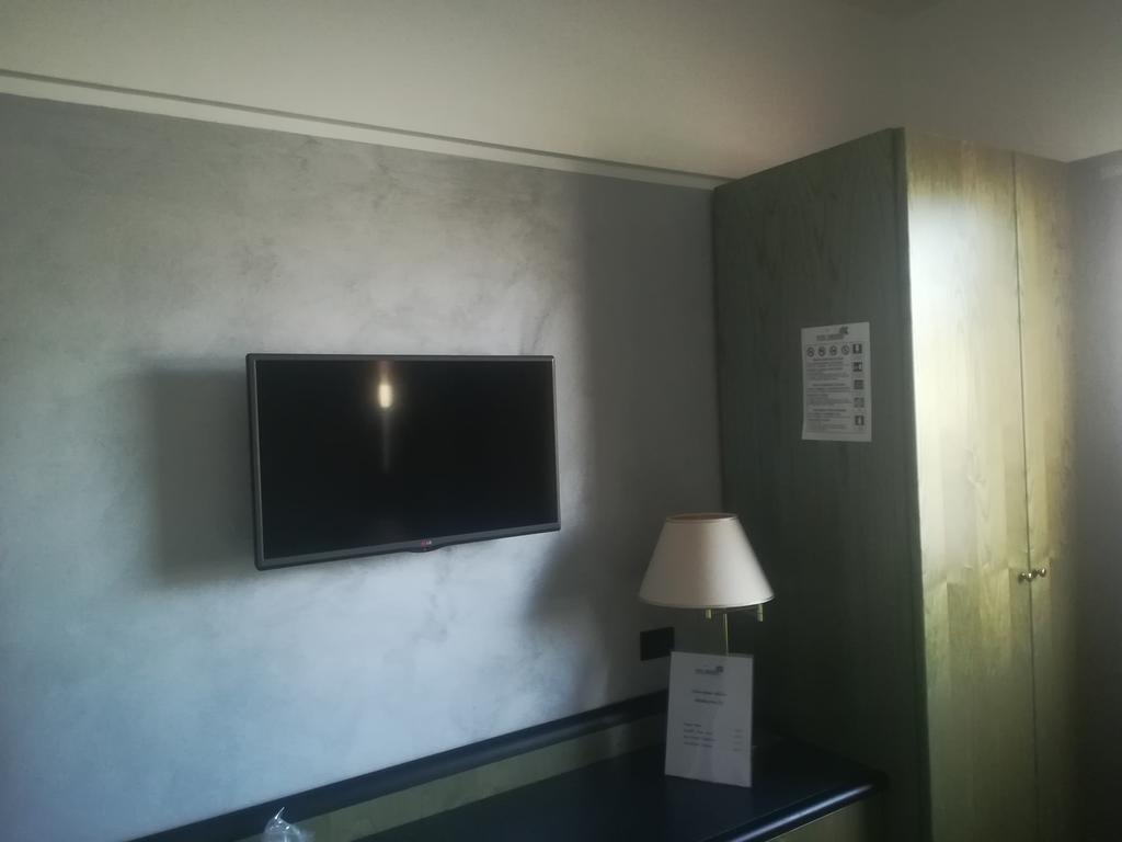 Hotel Gardenia Cermenate エクステリア 写真