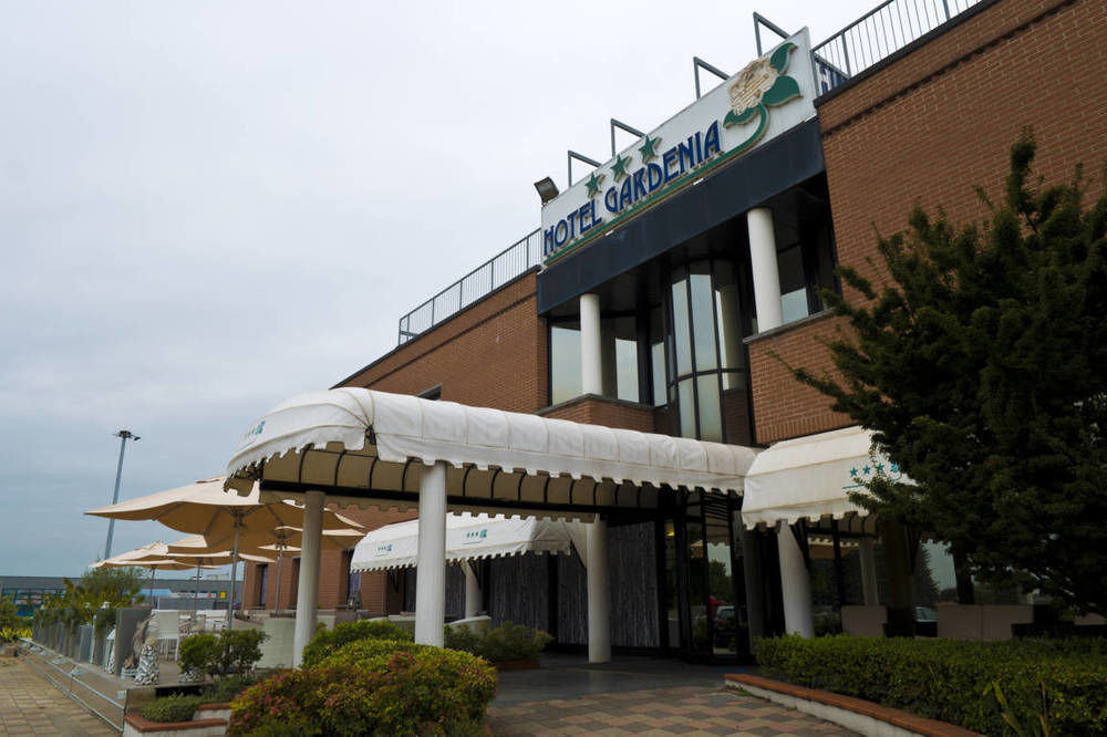 Hotel Gardenia Cermenate エクステリア 写真