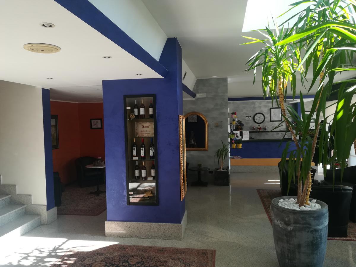 Hotel Gardenia Cermenate エクステリア 写真