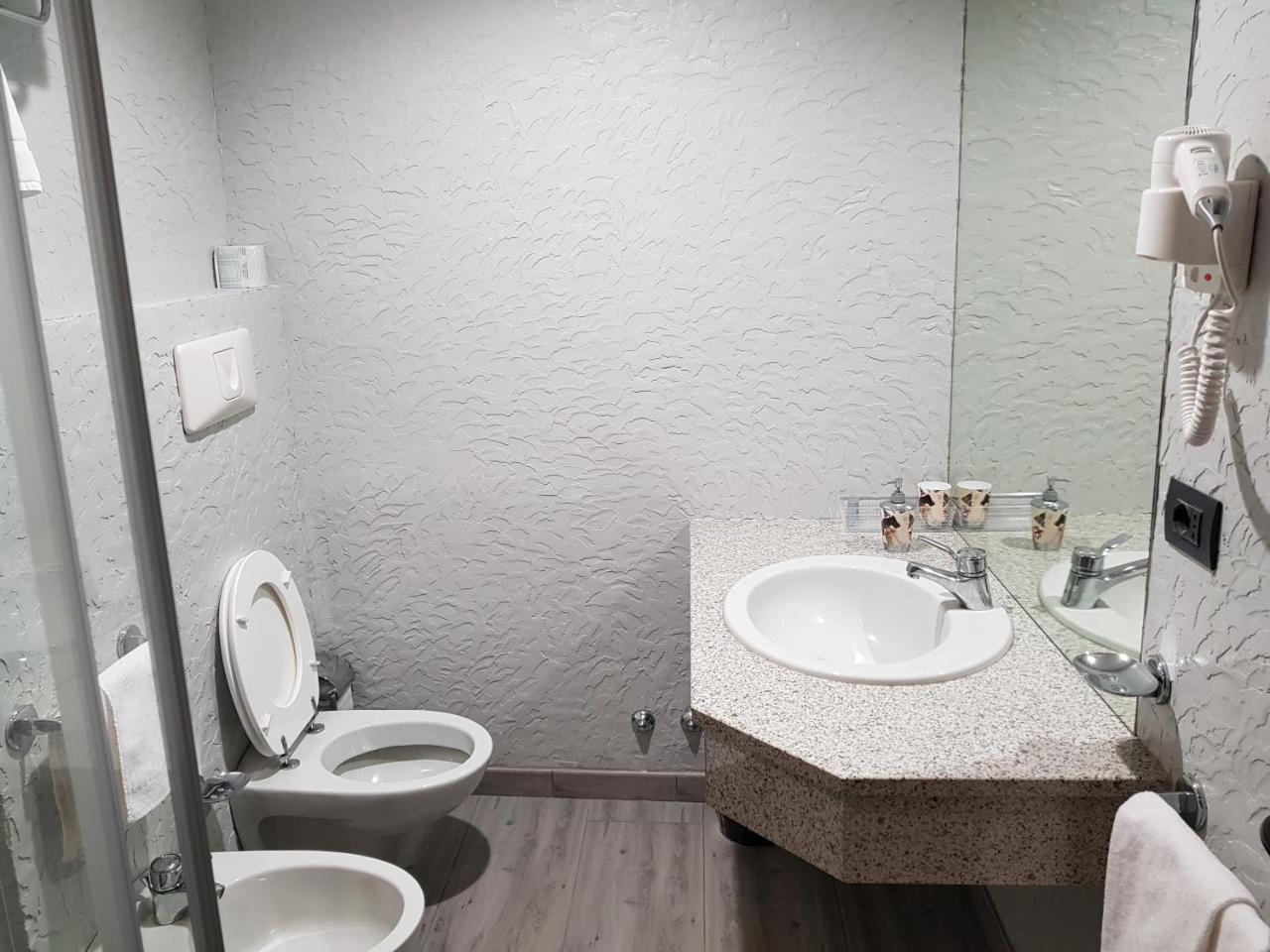 Hotel Gardenia Cermenate エクステリア 写真