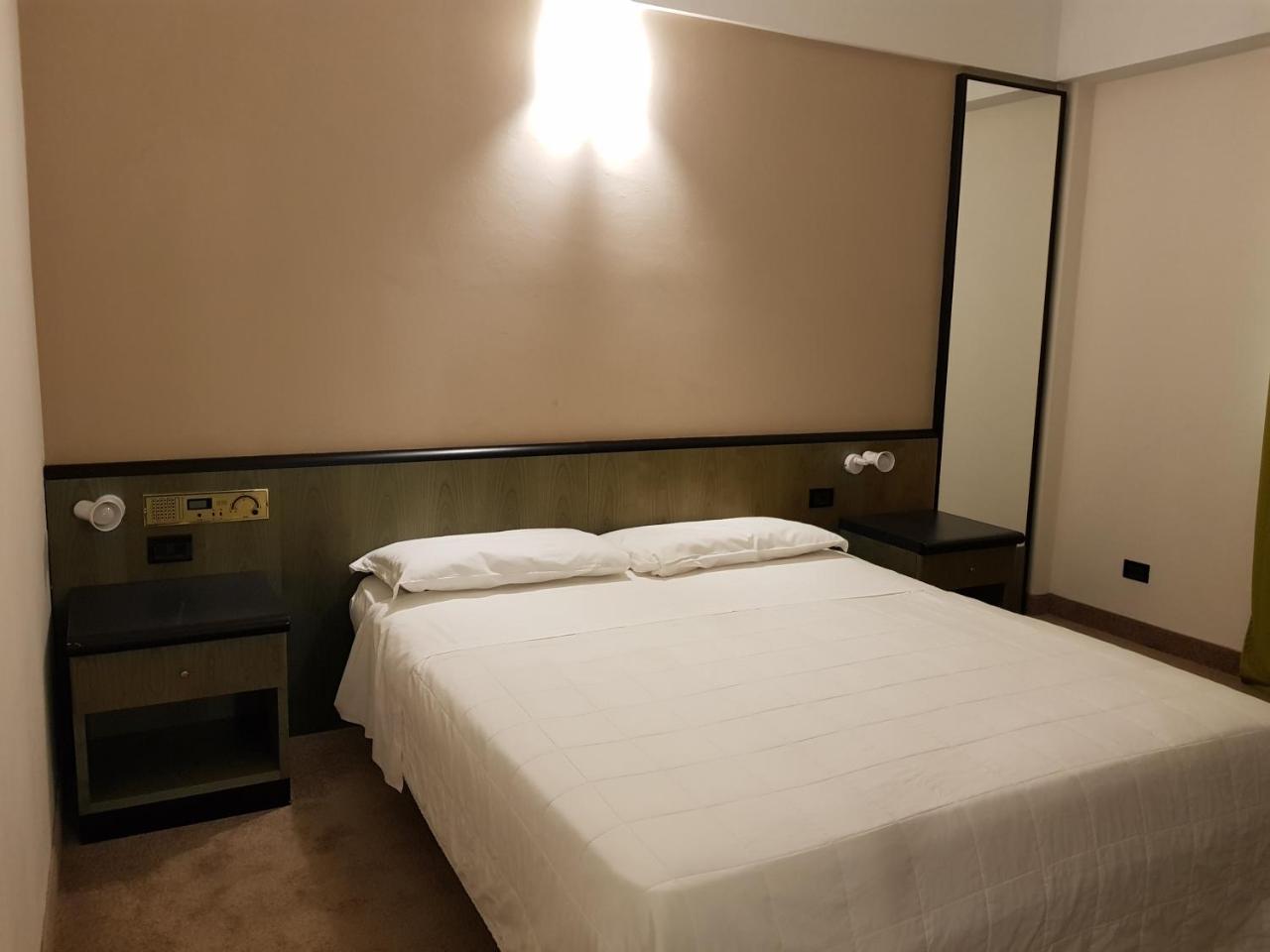 Hotel Gardenia Cermenate エクステリア 写真