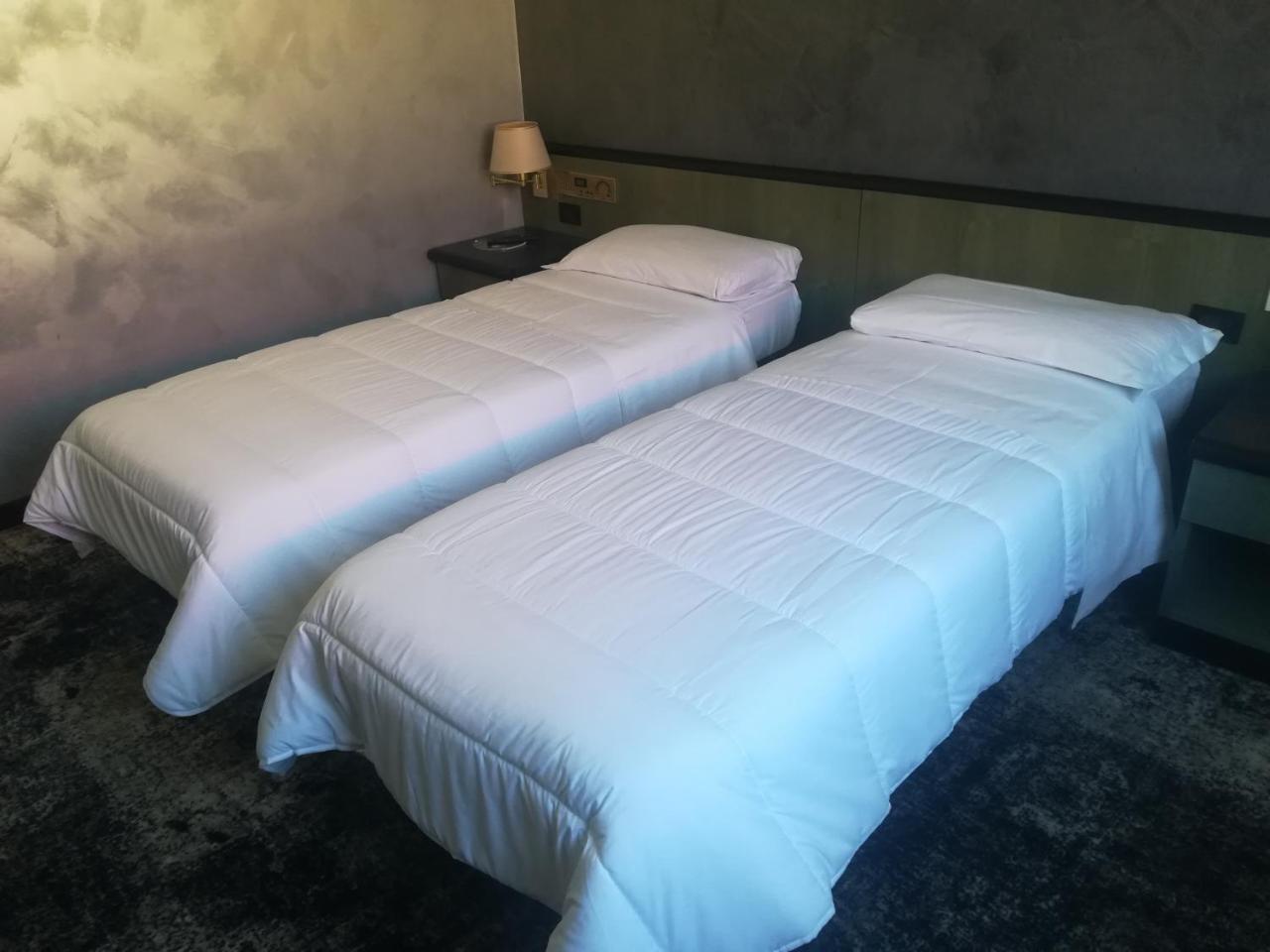 Hotel Gardenia Cermenate エクステリア 写真