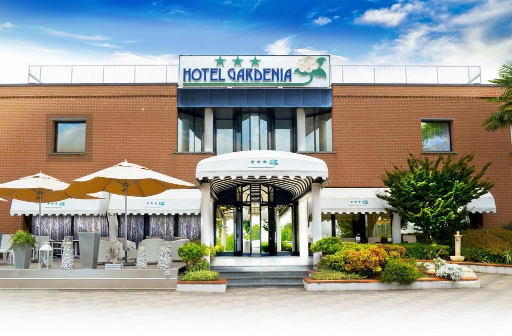 Hotel Gardenia Cermenate エクステリア 写真